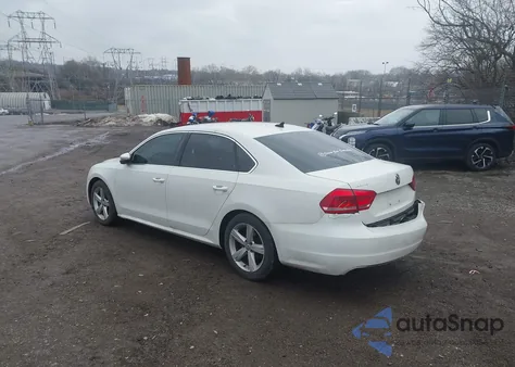 2012 Volkswagen Passat 2.5L Se из США, поврежденный, VIN 1VWBP7A37CC017707